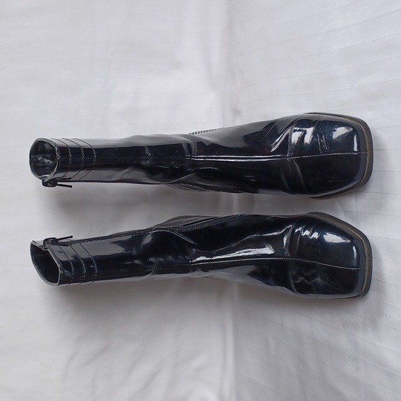 Aquatherm by Santana "Suzanne" Patent Bootie- Sz. 7.5 - Picture 2 of 12